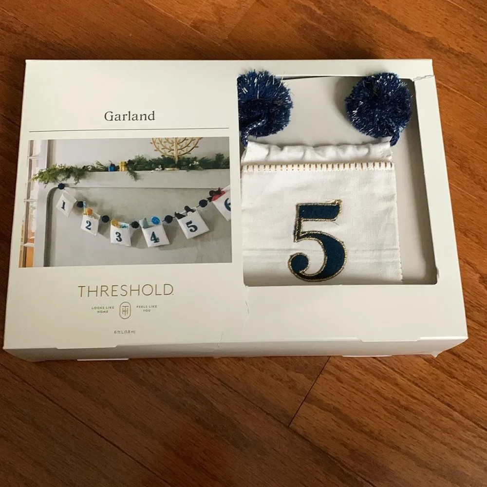 Eight days of Hanukkah 6-foot Garland. NWT
